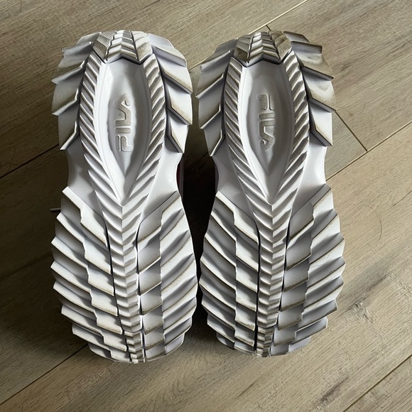 Pink and Grey FILA shoes - Picture 6 of 6